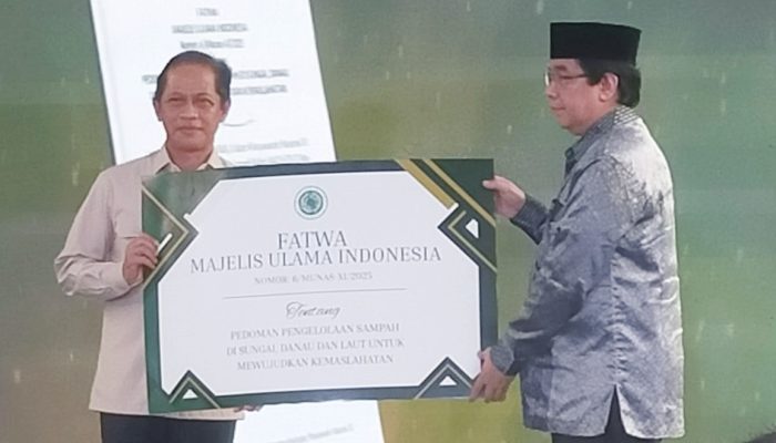 MUI Tegas Soal Fatwa Haram Buang Sampah ke Sungai, Danau dan Laut